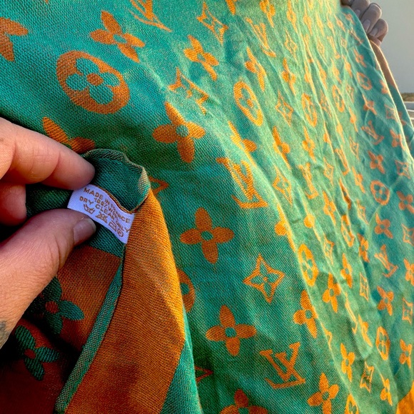 NEW 100%Auth/Louis Vuitton/Gold & Green/Silk/Viscose/Wool SHINY MONOGRAM SHAWL - Picture 5 of 7